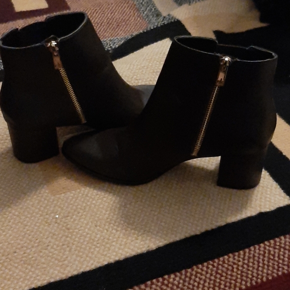 Shoes - Picture 4 of 4